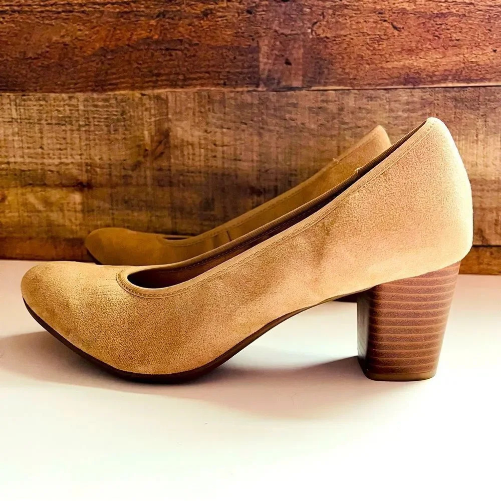 NWOT Naturalizer Neema Suede Block Heels